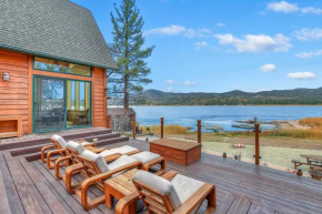 Lagunita Shores by AvantStay Beautiful Lakefront Mansion w Hot Tub BBQ Big Bear Lake